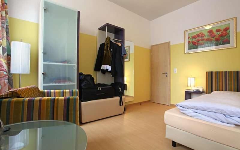 Goldener Adler Hotel Sulzheim  Ngoại thất bức ảnh