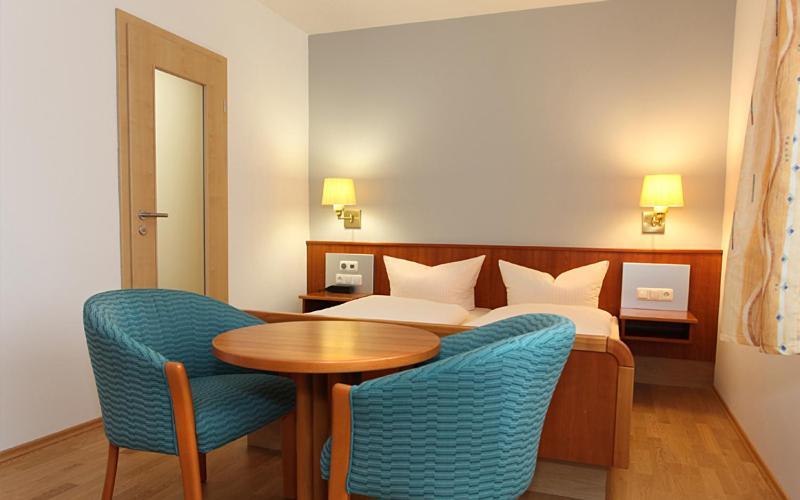 Goldener Adler Hotel Sulzheim  Phòng bức ảnh