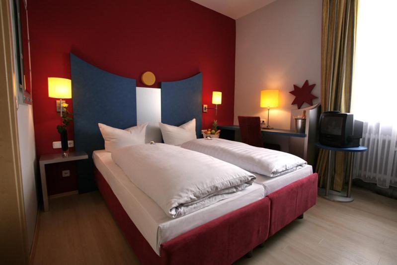 Goldener Adler Hotel Sulzheim  Phòng bức ảnh